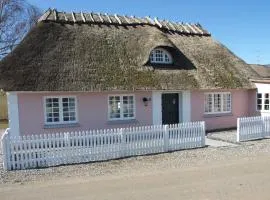 Charming Thatched-Roff House With Two Floors
