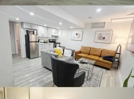 Garden Ave Suite 1 Mins to Hwy403