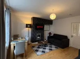 Elegant 3BR - Sleeps 7 HS2 BHM Long Stays Parks 3