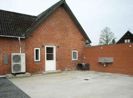 Two-Storey Holiday Home Near The Water, מלון שכולל ג׳קוזי בSpodsbjerg