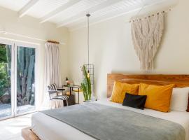 Naïma Luxury Home, Cottage & Apartment Rentals, hotel a Paradera