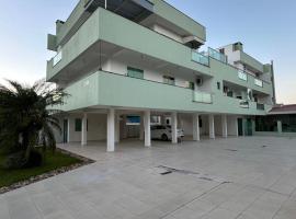 SUNSHINE THE ONE CAIOBÁ com ar condicionado, Hotel in Matinhos