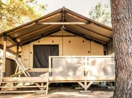 Tente Lodge avec Terrasse - 5 Pers, 2 Ch, Réfrigérateur - API-1-52-1658