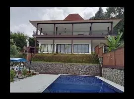 Villa Brown Cisarua