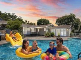 Granada Hills Private Unique Pool Luxury 4BR Family Retreat - Patio, Outdoor Dining, BBQ Grill, & Free Parking