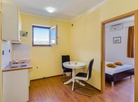 Cosy apartment in Obrovac with spa bath、オブロヴァツのホテル
