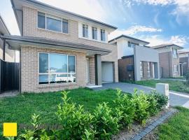 Relaxing 5BR House, 3 Bathrooms, Garden and BBQ, Hotel in Marsden Park