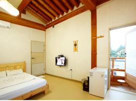 나비잠한옥호텔, hotel sa Samgong