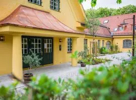 Gutshotel Menterschwaige - Heritage Boutique Hotel with Timless Elegance