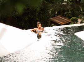 One More Wave Surf House Uluwatu, אכסניה באולוואטו