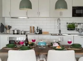 Båstad Cozy Retreat for 7 Sunbeds Fenced Patio