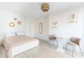 Studio lumineux, cosy et bien équipé