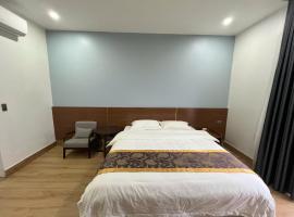 Hotel khai nguyên โรงแรมในQua Phố