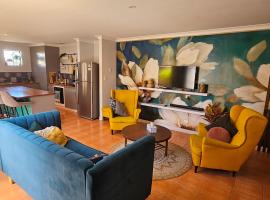 House in Ellenbrook, Hotel in The Vines