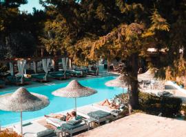 Casa Trees Boutique Hotel, хотел в Иксия