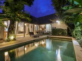 Legian Beach Villa - 3-room open villa, private pool, near the beach, Netflix