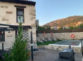 CASA RURAL PUERTO - casa completa con espacio exterior, wifi, estufa, barbacoa, piscina y zona de aparcamiento privada - IDEAL PARA DISFRUTAR EN FAMILIA O GRUPO DE AMIGOS