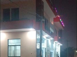 Travels and Rest house in Sikar, hotel u gradu Sīkar