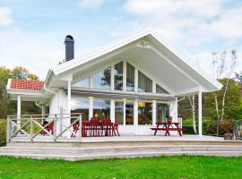 Seafront Holiday Home by Gullmarsfjord、Brastadのホテル