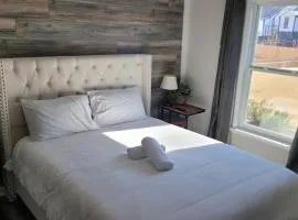 Cozy GrD Floor Modern Retreat 2BR Near Downtown