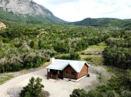 Cute Cabin with Mountain Views and King Bed