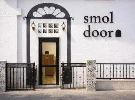 Smol Door