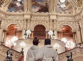 La Boheme, 2 min da Qc terme, free parking, hotel a San Pellegrino Terme