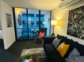 Waypoint City Apartment by CENTERA - Elegant CBD Escape - Car Park - Balcony - Prime Central Location