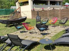 La maison est dans le pré, Hotel in Fontenelle-en-Brie