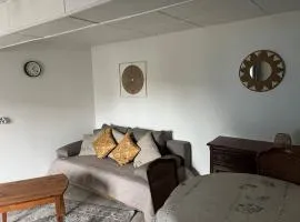 Cozy F2 on the ground floor in a residential building