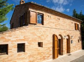 Casa Renzo, Exclusive Farmhouse with Private Pool - near Fermo, hotel di Montegiorgio