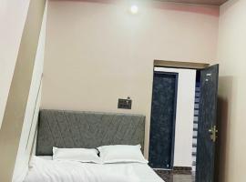 Youth club and Resort Kuchaman City: Kuchāman City şehrinde bir otel