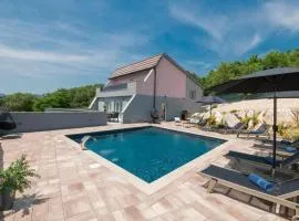 Villa I&N with saltwater pool and whirlpool