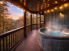 4 BR Mountain Cabin with Hot Tub & Fire Pit in GA, hotelli kohteessa McDaniel
