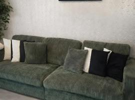 4 BR - 2 Baths - 1 WC - Solihull - NEC - HS2 - Long Stays for Contractors and Relocators - HMHStays, hotel a Olton