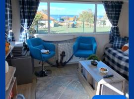 Sea view holiday home with accessible ramp and WiFi: Port Seton şehrinde bir otel