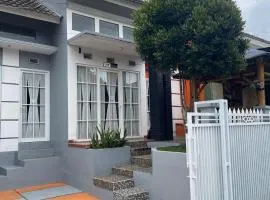 Villa ERICK Batu dekat Jatimpark 2