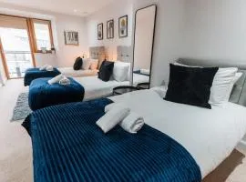 City Centre Stay with Two Balconies