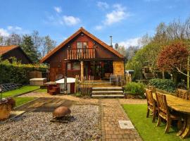 Le Petit Chalet avec hottub., Hotel in Sint-Gillis-Waas