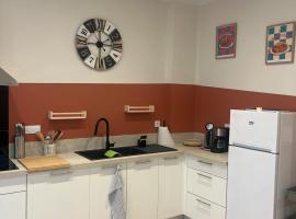 Charmante maison de village à Cologne, Hotel in Cologne