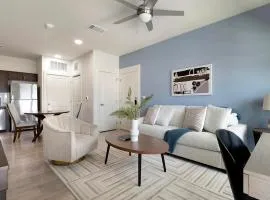 Landing Beautiful 1BD Gym Clubhouse