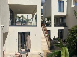 South Villas and Suites, хотел в Дерми