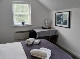 Cosy Private Flat - Pet Friendly, Hotel in Kirriemuir