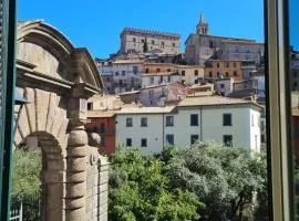 Soggiornare accanto a palazzo Chigi Albani