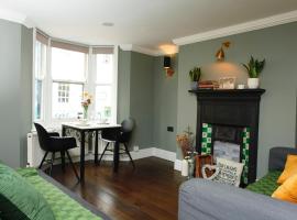 Central Brighton 2-Bed Flat by Shops, Cafés, Beach – hotel w Brighton and Hove