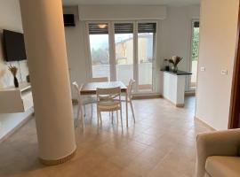 Elegance Apartment Castiona, hotel i Mottella