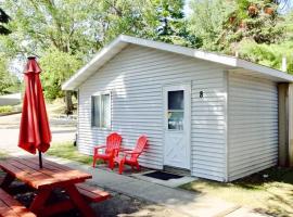 Cabin 8 | Northwoods, hotel v mestu Nevis