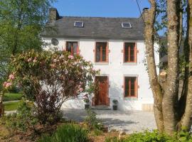 Country Cottages Brittany - Chestnut House, hotel a Paule