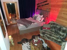 Apartment Chnorzli mit Hallenbad – hotel w mieście Klosters Serneus