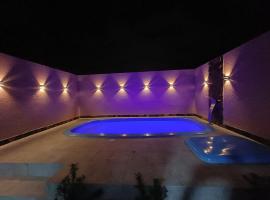 Casa com piscina a 370 metros do mar, hotel a Matinhos